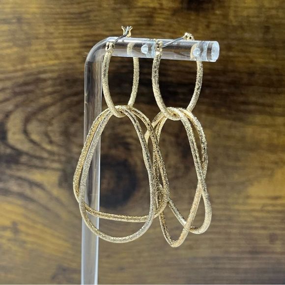 Long Goldtone Link Necklace w/ Earrings - Picture 5 of 13